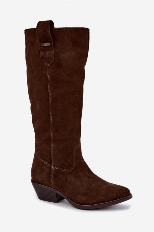 faux suede dameslaarzen tot de knie op een lage hak geïsoleerd Big Star UU274519 in chocoladekleur