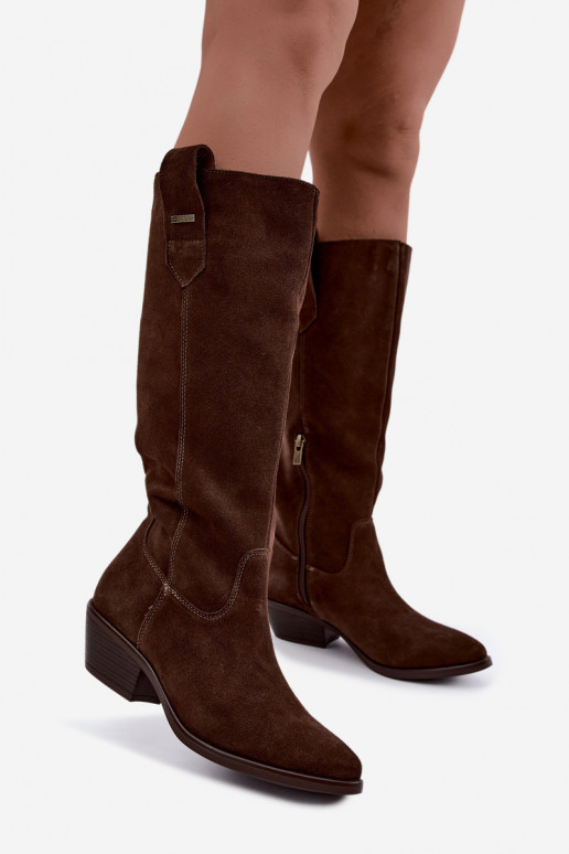 faux suede dameslaarzen tot de knie op een lage hak geïsoleerd Big Star UU274519 in chocoladekleur