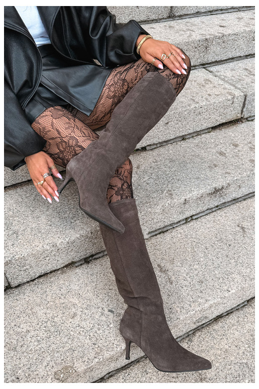 bottes hautes en daim synthétique avec talons fins isolées modèle à enfiler Big Star UU274495 couleur marron foncé