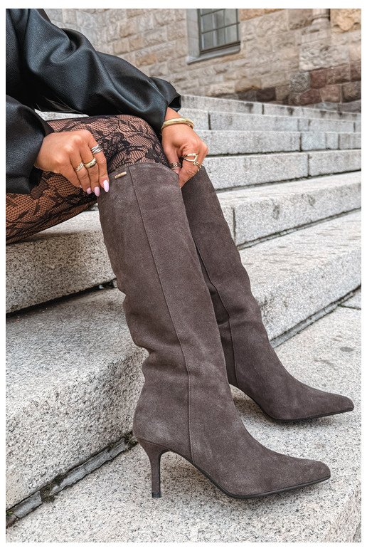 faux suede lange laarzen met dunne hakken geïsoleerd instapmodel Big Star UU274495 in donkerbruin