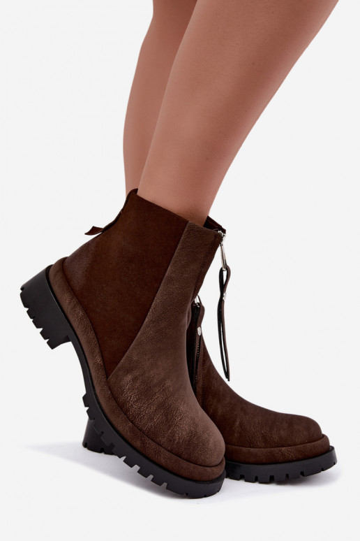 Chaussures en daim isolées pour femmes Tai turiciejka K7732-02 couleur marron