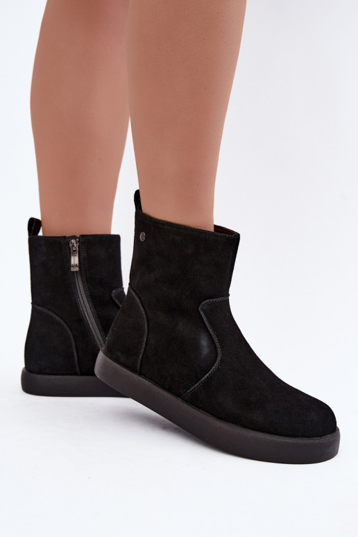 Chaussures en daim isolées pour femmes Tai turiciejka K7800-01 couleur noire