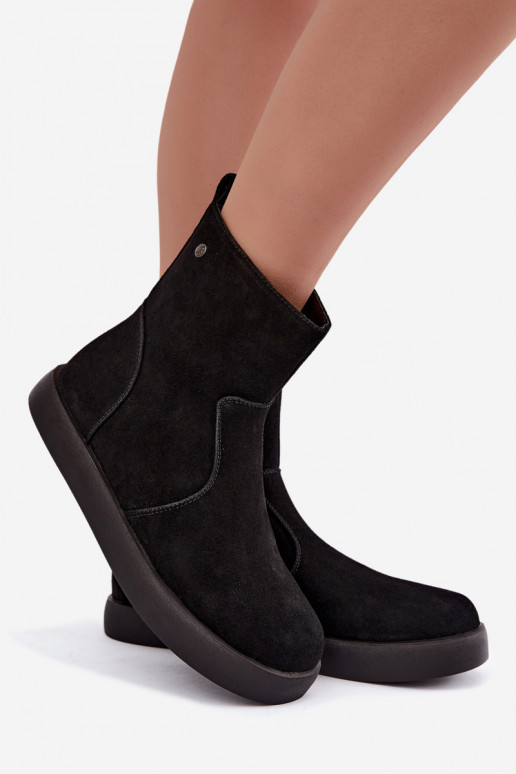 Chaussures en daim isolées pour femmes Tai turiciejka K7800-01 couleur noire