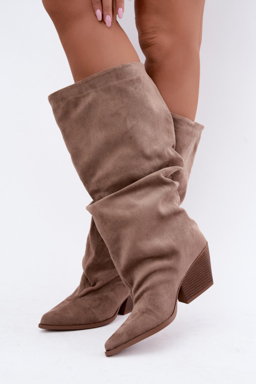 Khaki dameskniehoge laarzen met gebogen bovenkant en hakken in suede Durela