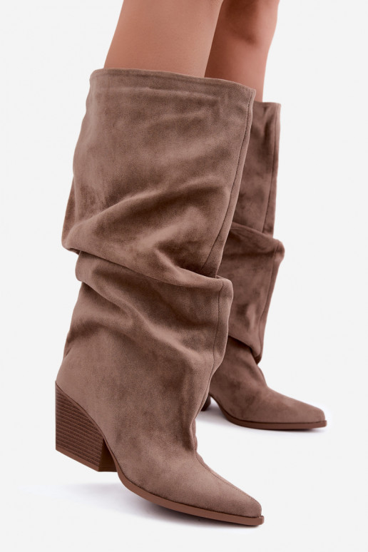 Khaki dameskniehoge laarzen met gebogen bovenkant en hakken in suede Durela