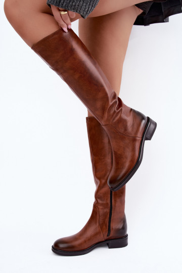 Bottes en cuir pour femmes jusqu'au genou avec talons larges isolées Zazoo 70163 marron