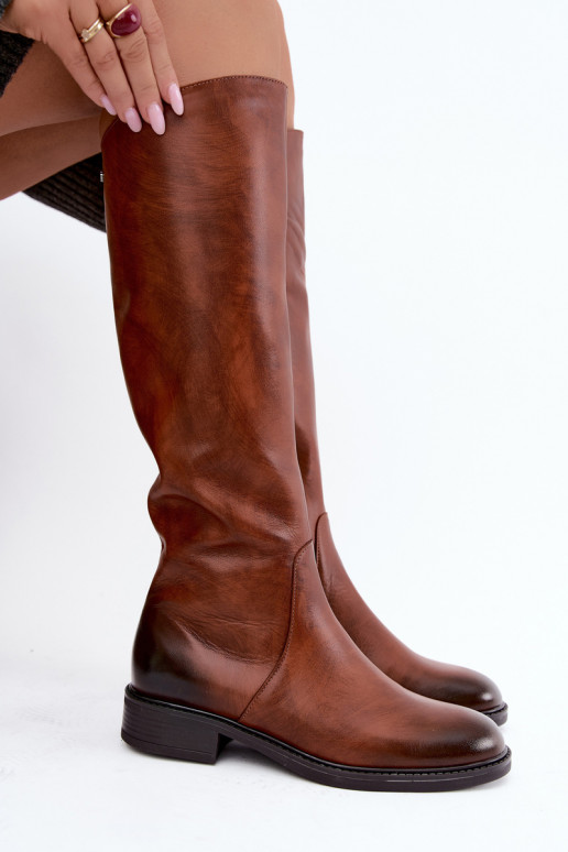 Bottes en cuir pour femmes jusqu'au genou avec talons larges isolées Zazoo 70163 marron