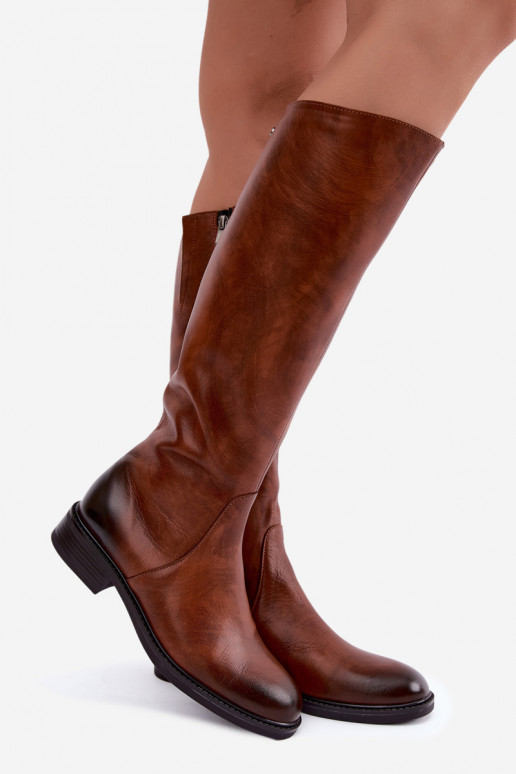 Bottes en cuir pour femmes jusqu'au genou avec talons larges isolées Zazoo 70163 marron