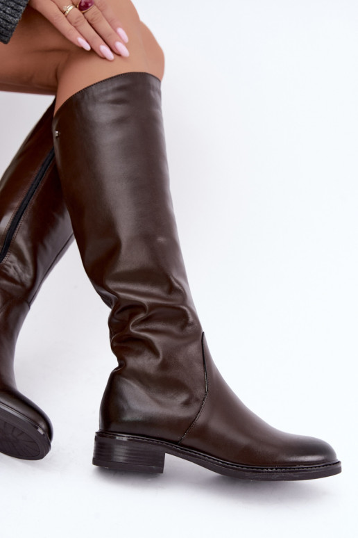 Leren dames laarzen tot de knie met brede hakken geïsoleerd Zazoo 70163 chocolade