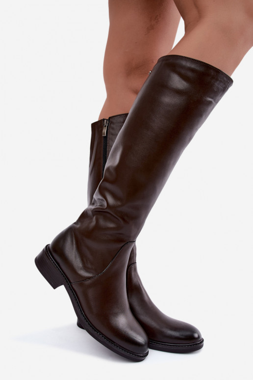 Leren dames laarzen tot de knie met brede hakken geïsoleerd Zazoo 70163 chocolade