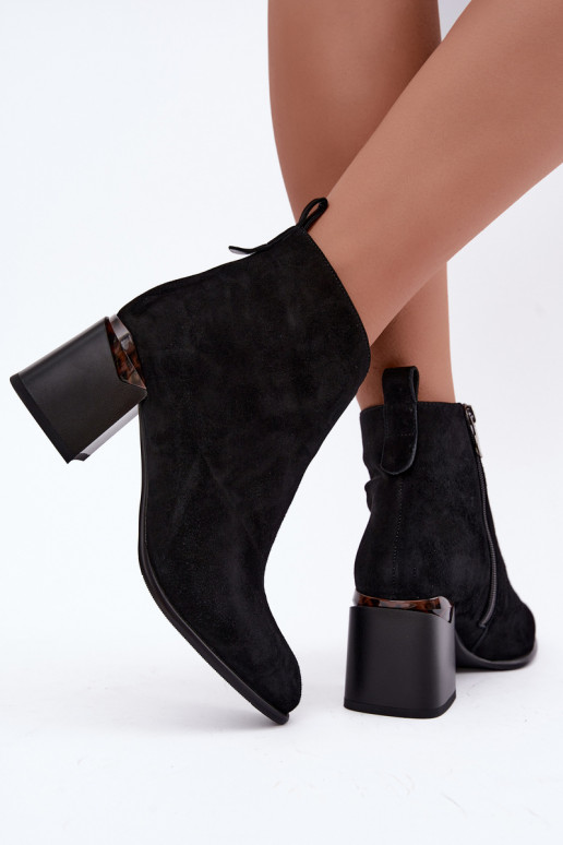 Faux-Suede warme Stiefeletten mit Absatz in schwarzer Farbe Laverelle