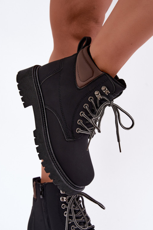 Chaussures pour femmes isolées, noires Sarvella
