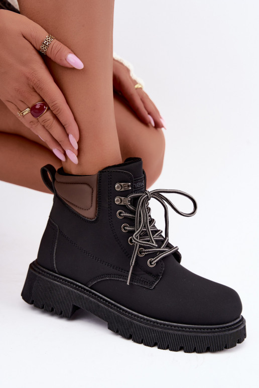 Chaussures pour femmes isolées, noires Sarvella