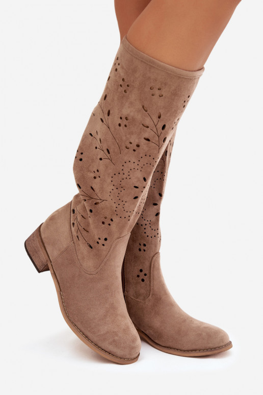 Sandfarbene Damenstiefel mit Ausschnitt-Elementen Helinna Klocke