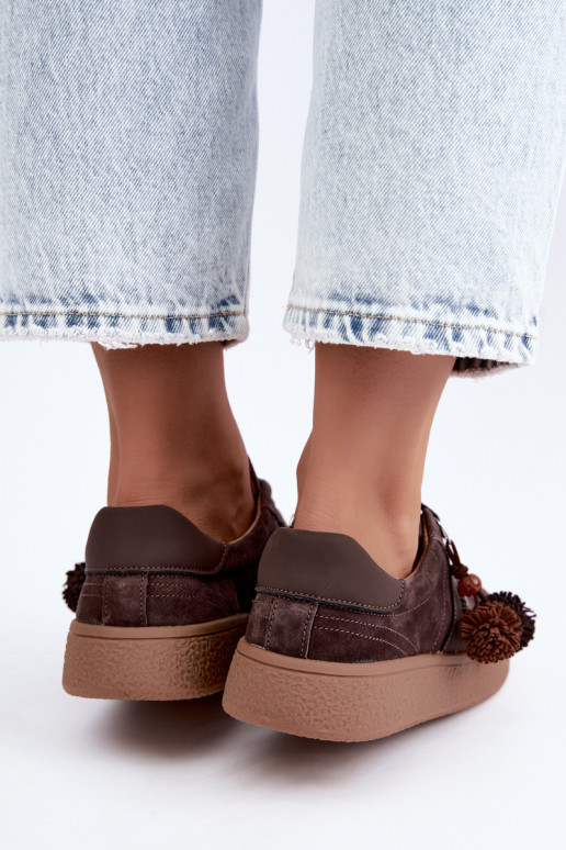 Baskets en daim synthétique avec pompons Vinceza 79682 couleur chocolat