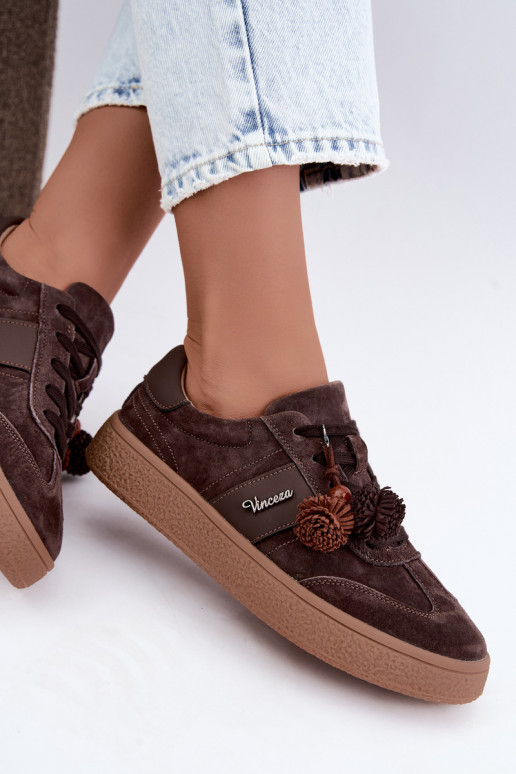 Baskets en daim synthétique avec pompons Vinceza 79682 couleur chocolat