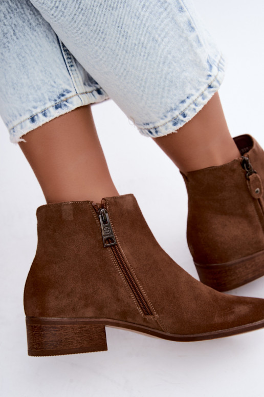 Chaussures en cuir suédé à petit talon Vinceza 133136 en couleur marron