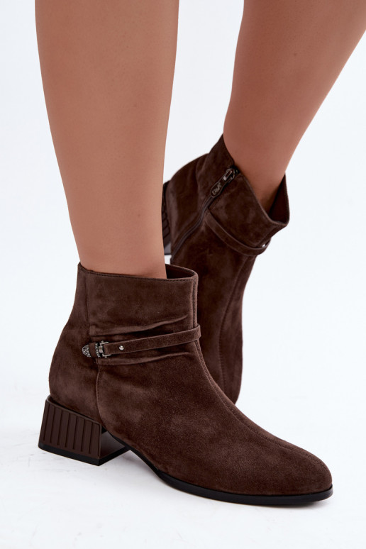 Dames enkellaarsjes van faux suede Klocke geïsoleerd D&A CR62-3476 in bruine kleur