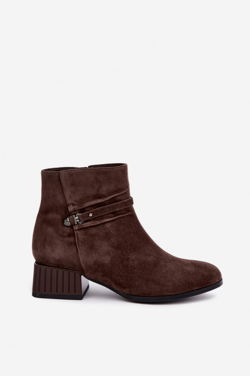 Dames enkellaarsjes van faux suede Klocke geïsoleerd D&A CR62-3476 in bruine kleur