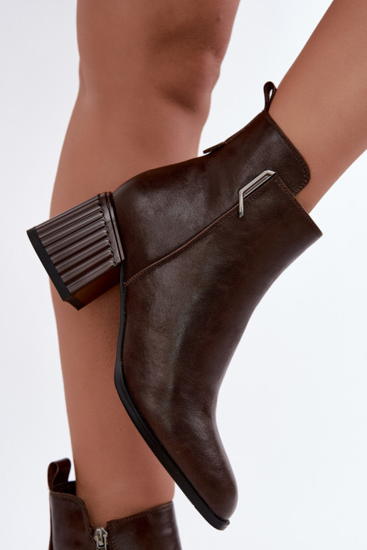Bottines en cuir à talons isolées D&A CR62-3442 en couleur chocolat