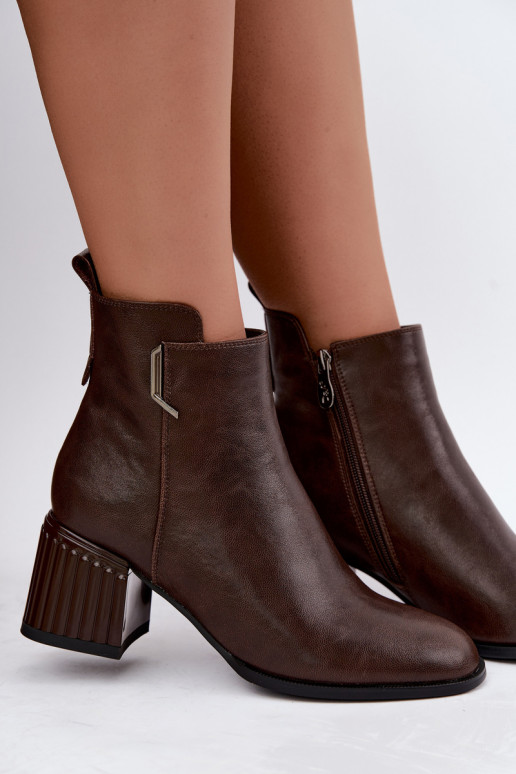 Bottines en cuir à talons isolées D&A CR62-3442 en couleur chocolat