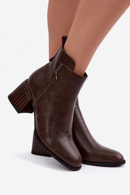 Leder Stiefeletten mit Absätzen isoliert D&A CR62-3442 in Schokoladenfarbe