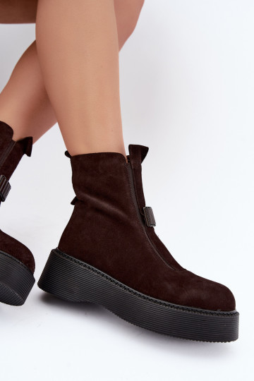 Enkellaarsjes van faux suede met plateau geïsoleerd D&A CR62-3448 in chocoladekleur