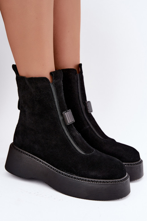Stiefeletten aus Kunstwildleder mit Plateau isoliert D&A CR62-3448 in schwarzer Farbe