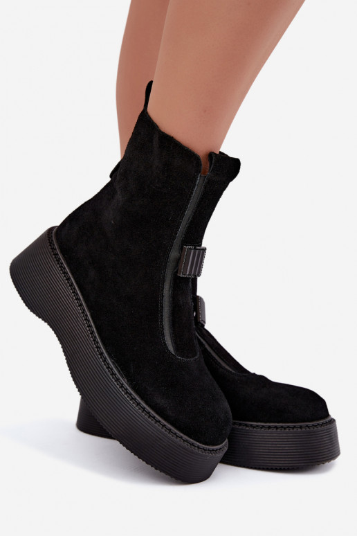 Bottines en suède synthétique avec plateforme isolées D&A CR62-3448 en couleur noire