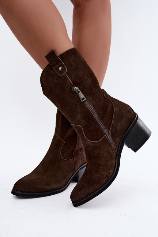 geïsoleerde cowboy-stijl enkellaarsjes met hakken Vinceza 133106 in chocolade
