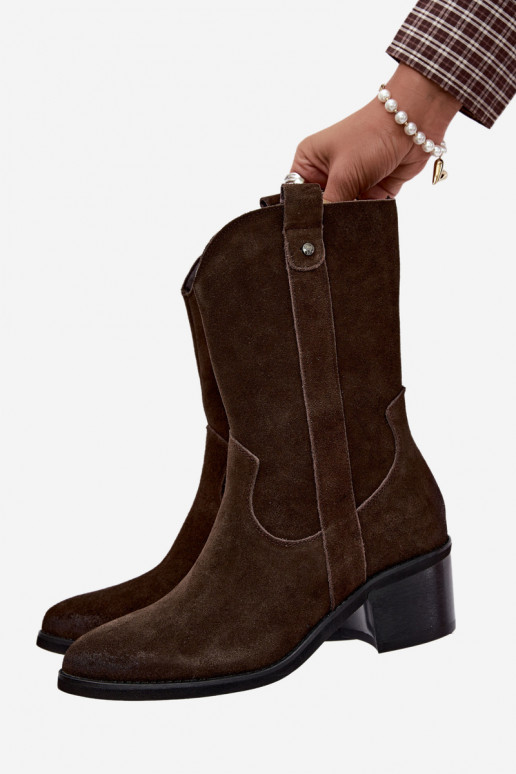 geïsoleerde cowboy-stijl enkellaarsjes met hakken Vinceza 133106 in chocolade