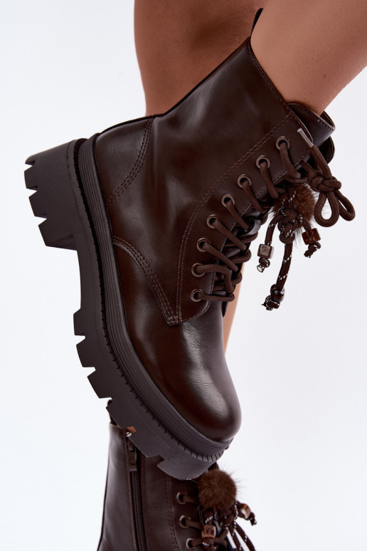 bottes isolées avec pompons en chocolat Faresse