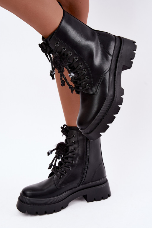 gefütterte Stiefel mit flauschigen Pompons in Schwarz Faresse