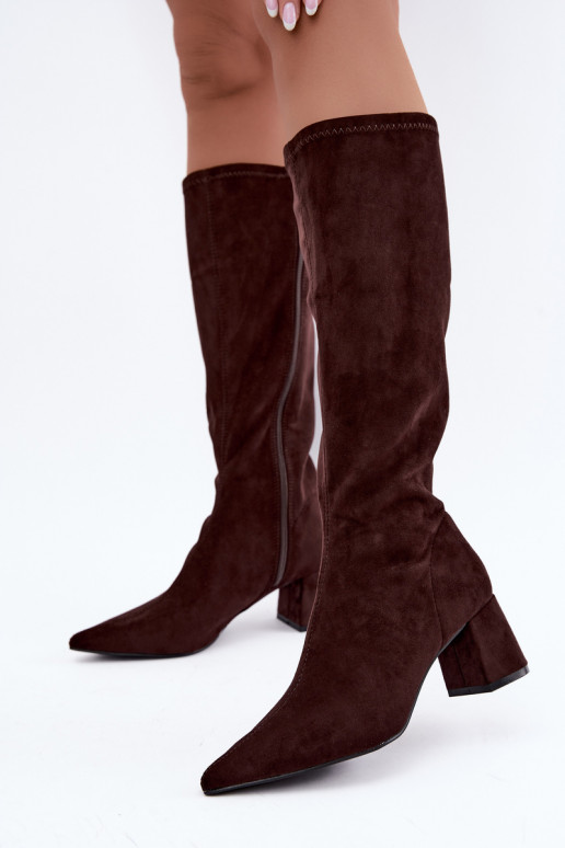 knielange Stiefel mit Absätzen und spitzen Zehen in Schokolade Amora