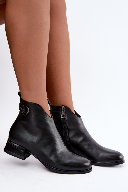 Wärmende Stiefeletten mit dekorativen Riemen in schwarzer Farbe Vinceza 58692