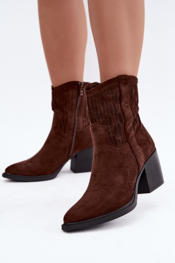 Bottines avec éléments découpés isolées en chocolat Salinae 2