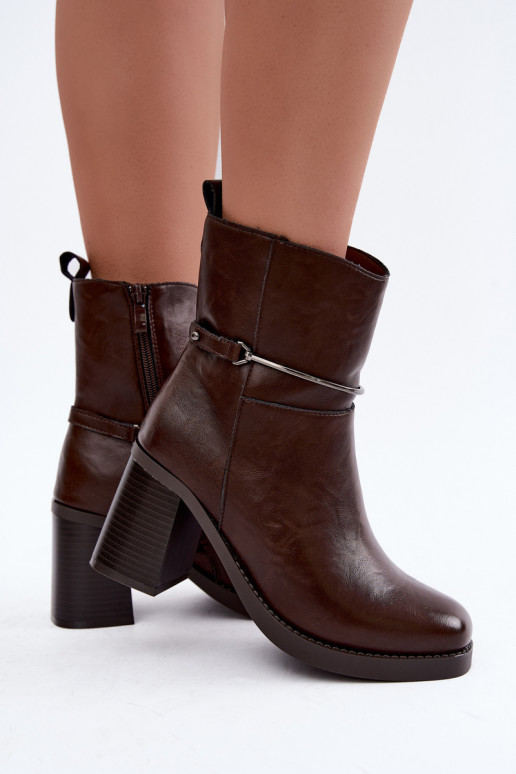 Bottines en cuir pour femmes isolées avec talons et talons décorés en chocolat Gracelle