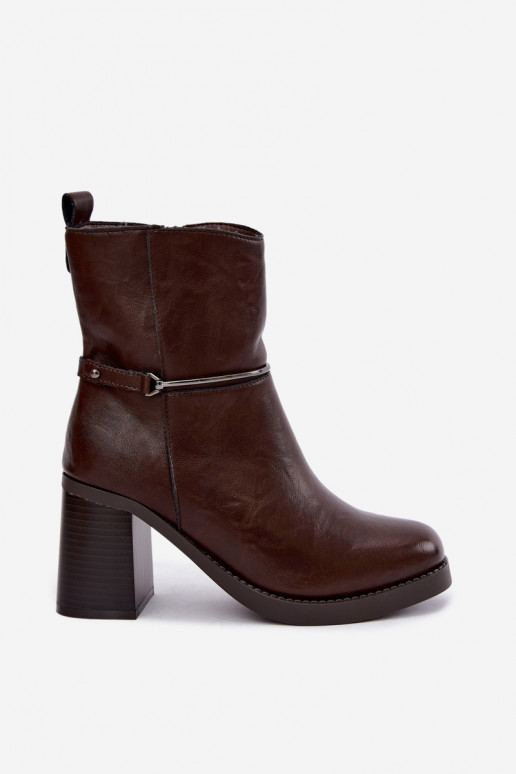 Bottines en cuir pour femmes isolées avec talons et talons décorés en chocolat Gracelle