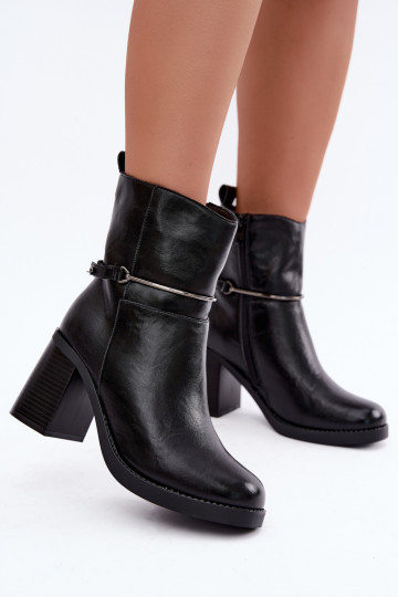 Bottines en cuir pour femmes isolées avec talons et talons décorés en noir Gracelle