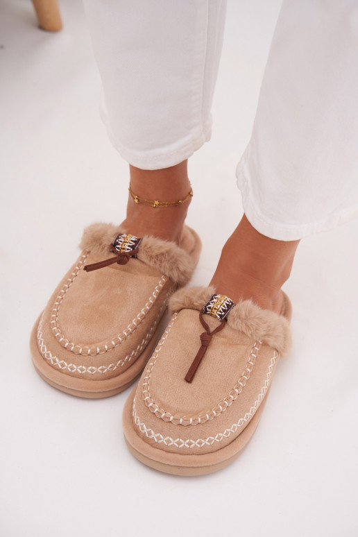 claquettes pour femmes avec fourrure et anneaux brodés en couleur sable Perivelle