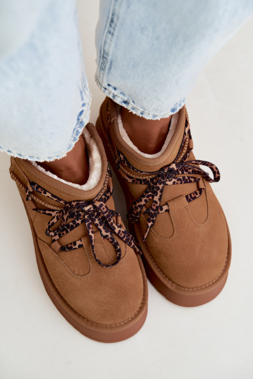 Bruine faux suede sneeuwlaarzen met platform en stijlvolle details GOE UU2N4920