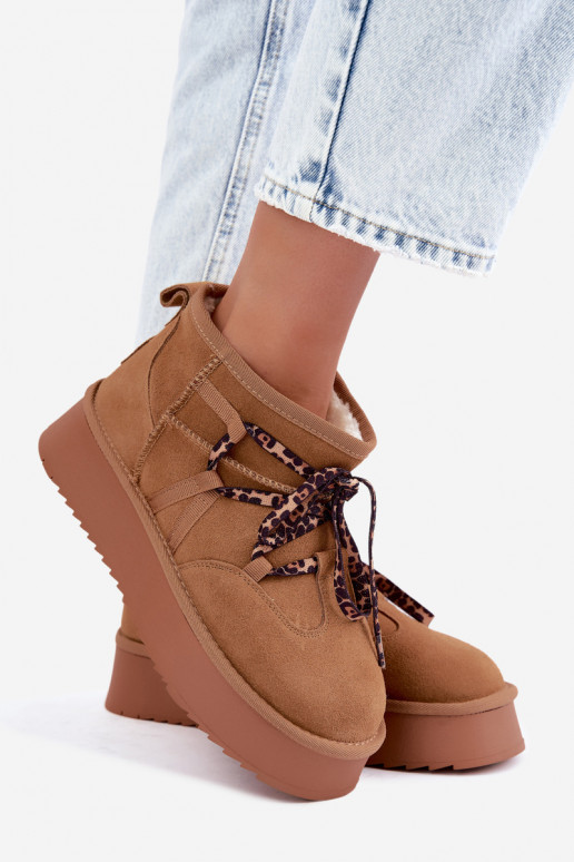 Bruine faux suede sneeuwlaarzen met platform en stijlvolle details GOE UU2N4920