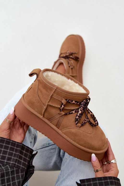 Bruine faux suede sneeuwlaarzen met platform en stijlvolle details GOE UU2N4920