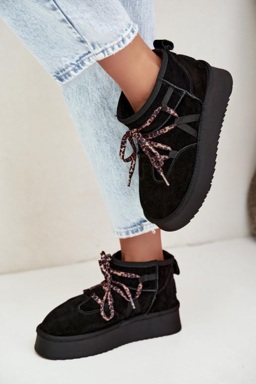 Zwarte faux suede sneeuwlaarzen met platform en stijlvolle details GOE UU2N4919