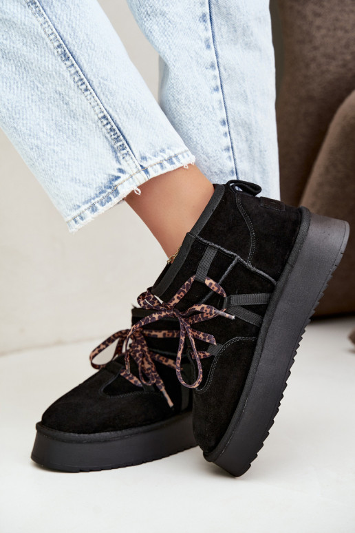 Zwarte faux suede sneeuwlaarzen met platform en stijlvolle details GOE UU2N4919