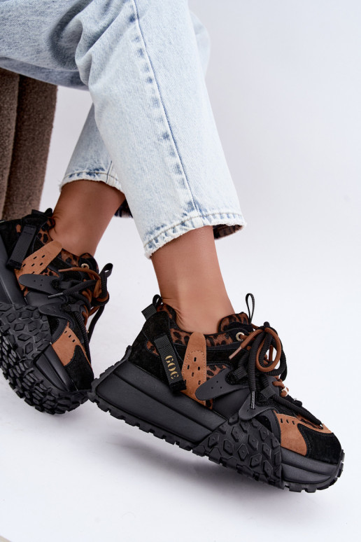Zwarte sneakers van faux suede met platform en details in panterprint GOE UU2N4017