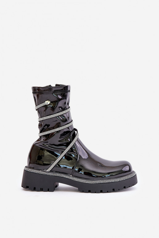 Lackierte Stiefeletten mit Dekoration in Schwarz Kikizelle