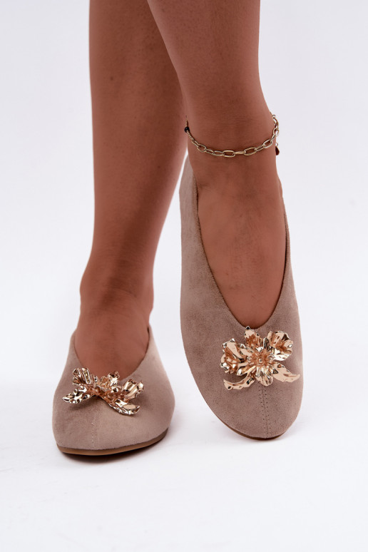 Ballerinas mit Verzierungen in Sandfarbe Briellea