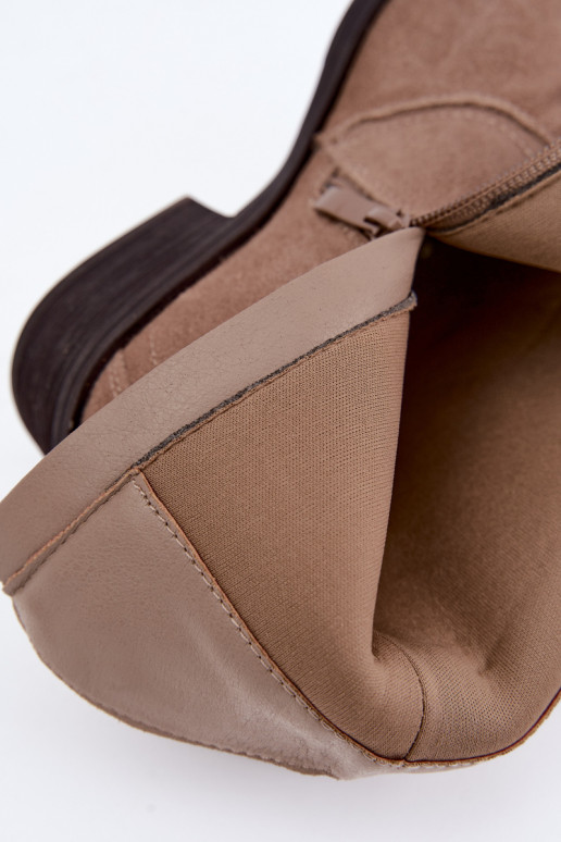 Bottes cowboy en daim couleur sable à petit talon Delsa