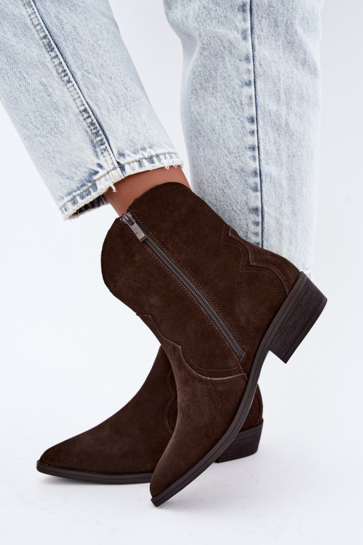 Bottes cowboy en daim couleur chocolat à petit talon Delsa